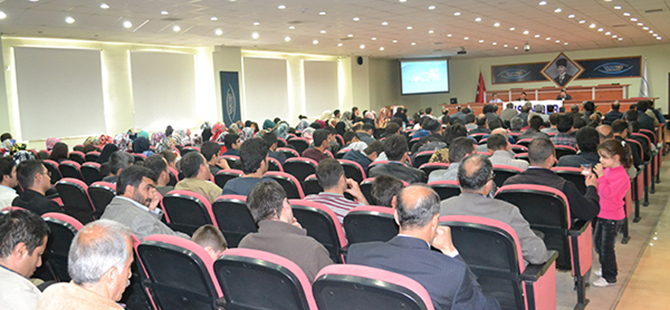 Van Özedönüş ''Der Bir Gün Boyunca Peygamberi Yaşamak'' adlı düzenlediği panel yoğun ilgi gördü